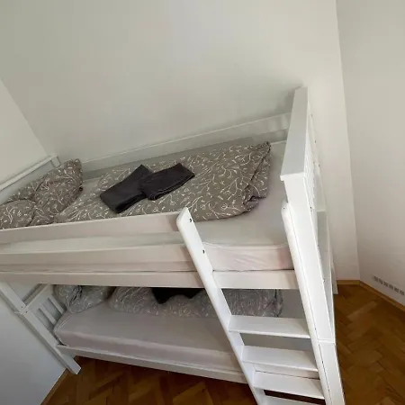 In 2 Rebuli For 4 People Apartament *