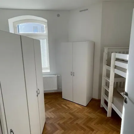 In 2 Rebuli For 4 People Leitendorf